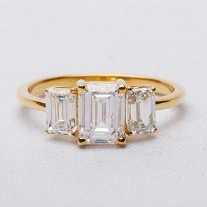 Bague de fiançailles à trois pierres Moissanite coupe émeraude 925 diamants cultivés en laboratoire en argent Sterling clarté VVS pour les fêtes bijoux fins - Product Image 1