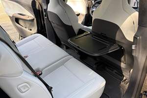 L u c i d Gravity Grand Touring 2026, fraîchement détaillé, 828 chevaux, transmission intégrale à double moteur, intérieur 7 places - Product Image 6