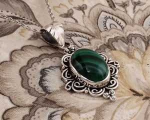 Collier en argent sterling 925 avec pierre précieuse de malachite naturelle Collier ovale pour filles en plaqué or de haute qualité - Product Image 4