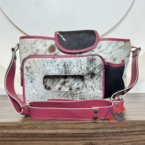 Bolsas Organizadoras Premium para Cochecito de Bebé de Cuero Vacuno de Diseño, Bolsa para Pañales de Cuero Genuino con Bolsillos para Biberones y Acceso Frontal para Toallitas - Product Image 1