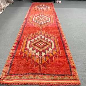 Alfombra Turca de 3.3x12.4 pies, Alfombra Vintage, Alfombra de Lana con Diseño Floral Rojo - Product Image 1