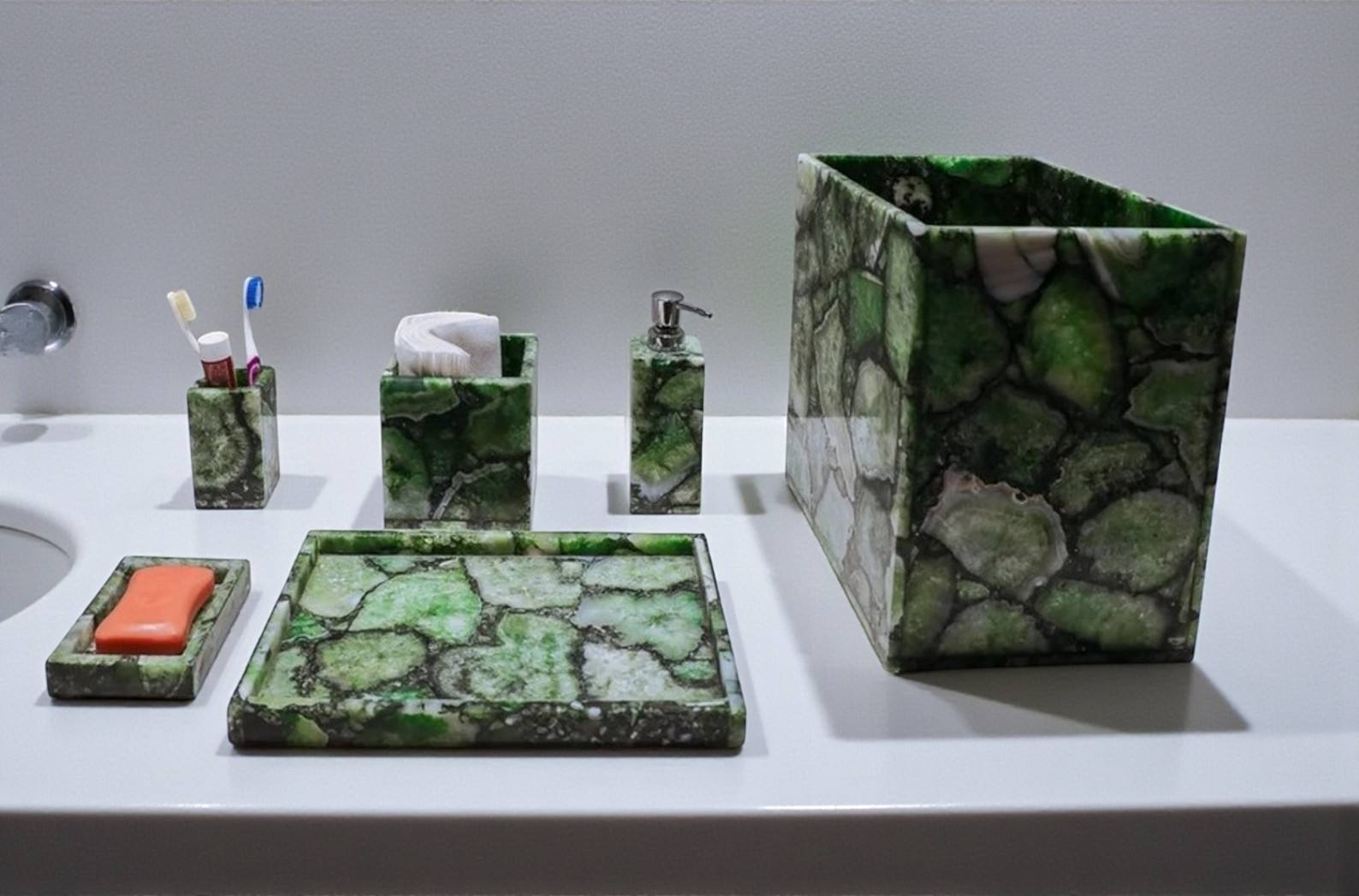 สีเขียว