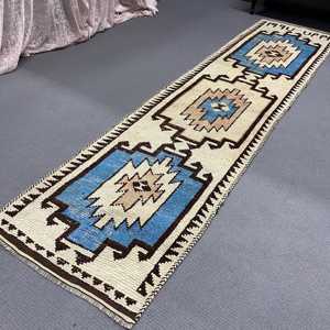 Alfombra Herki de 2.7x11.2 pies, Alfombra Turca Vintage, Alfombra Floral Azul Marrón - Product Image 5