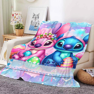 <span class=keywords><strong>Coperte</strong></span> e plaid morbidi e indossabili con motivo floreale anime, decorati con personaggi dei cartoni animati personalizzati (Stitch e Angel) e uova di Pasqua colorate. - Product Image 4