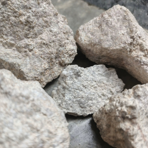 Pirifilita de Alta Alúmina en Trozos para Aplicación en Esmaltes y Esmalte de Porcelana con Bajo Contenido de Hierro y Alta Blancura - Product Image 1