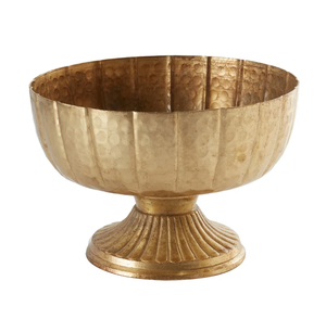 Florero decorativo de metal de latón con diseño antiguo y grabado para decoración de sala de estar de lujo disponible a precio de exportación - Product Image 1