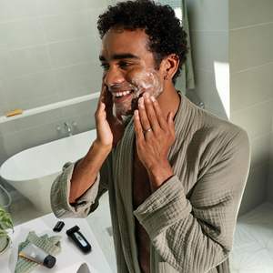 Kit de Afeitadora Eléctrica para Hombre con Cuchillas Intercambiables, Recortador de Barba y Vello, Gel de Afeitado Lavable y Repuestos para Después del Afeitado - Product Image 4