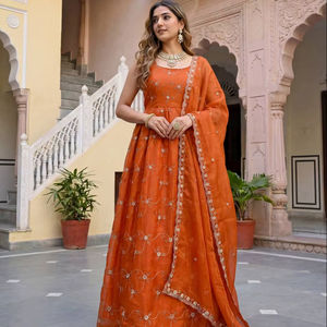 ชุดผ้าไหมซาลวาร์คอเมซปักลายหรูหราพร้อม dupatta และปาร์ตี้ล่างและงานแต่งงานสไตล์บอลลีวูด - Product Image 1