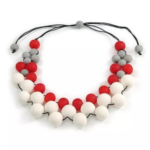 Global Artisan: Collier fait main avec perles en résine indienne Charme fantaisiste: Collier vibrant en résine fait main - Product Image 6
