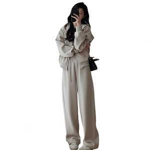 Conjunto de Dos Piezas para Mujer, Sudadera con Capucha, Pantalones Anchos por Encima de la Rodilla, con Bolsillos con Cremallera y Encaje, Estilo Deportivo Casual para Otoño - Product Image 2