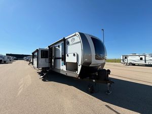 Nouvelle conception moderne, autre caravane de voyage en aluminium avec cuisine coulissante, plancher en nid d'abeille en plastique, suspension indépendante pour - Product Image 1