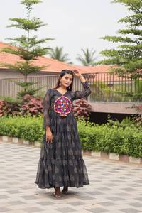 Lanzamiento de Navratri Special Gamathi Work Bata de tela Faux Georgette y Real Mirror Work - Product Image 3