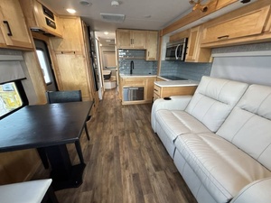 Remolque de viaje plegable e impermeable N-e-x-u-s Rv R-e-b-e-l 35R 2024 usado, listo para la venta - Product Image 2