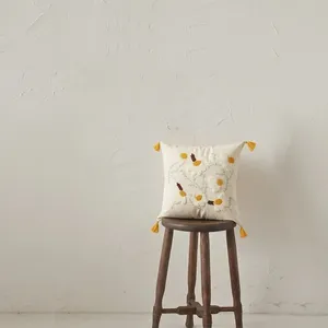 Funda de Cojín de Lino Bordada con Motivo de Margaritas, Cuadrada, con Borlas, Decorativa para Sala de Estar, Lavable, Sin Relleno Interior - Product Image 1