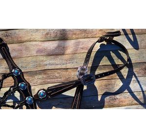 Ensemble de clous occidentaux les plus vendus des fabricants indiens Collier de poitrine en cuir noir Concho en cristal Boucle du Pentagone Équitation - Product Image 2