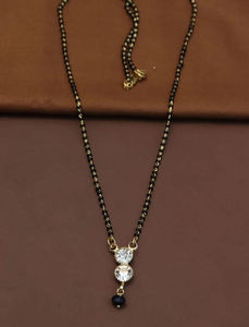 Hermoso Mangalsutra de diseñador con doble cadena y diseño de colgante de corazón a los mejores precios - Product Image 2