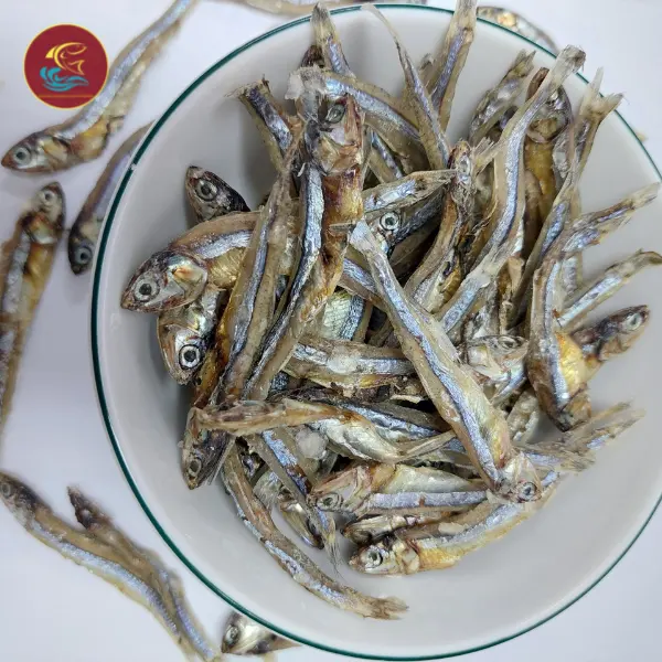 Anchoas secas, pescado crudo sin cabeza con etiqueta privada de la fábrica de Vietnam, producto limpio y fresco