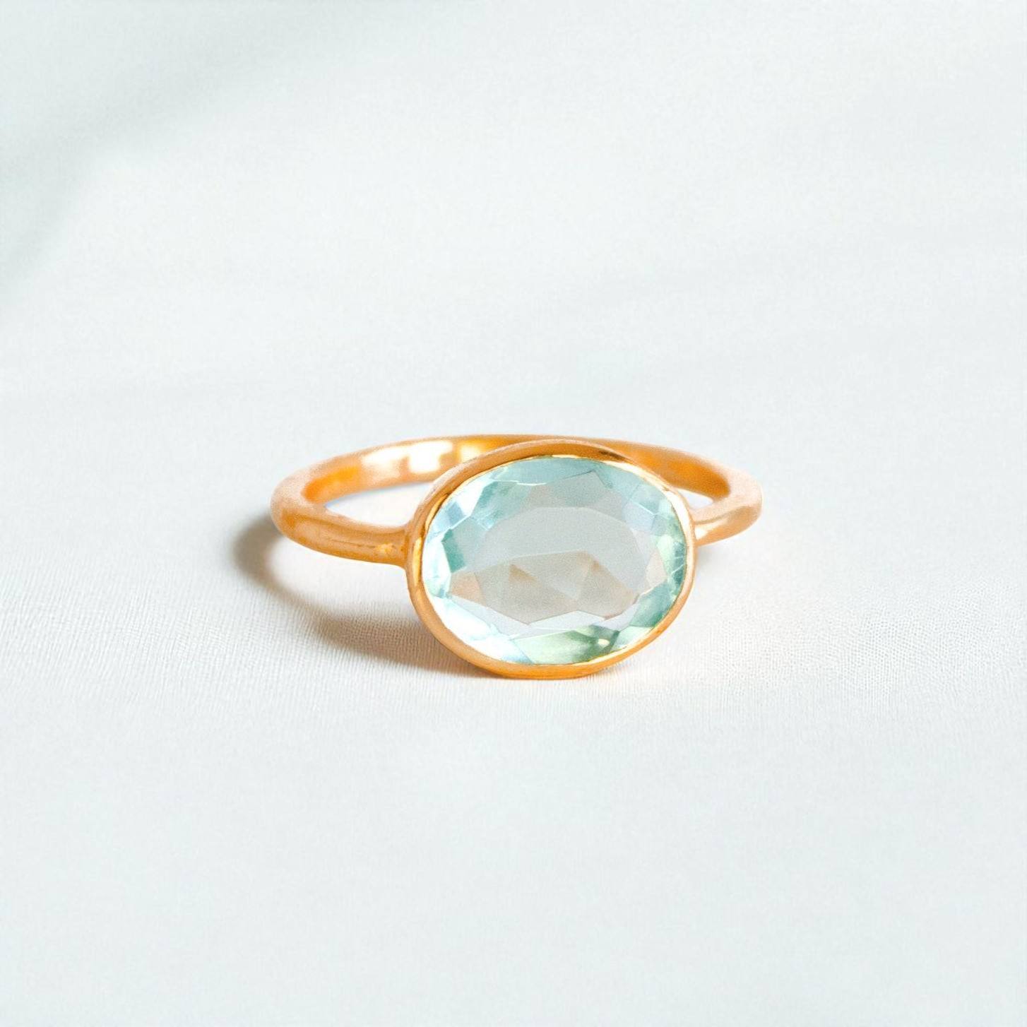 บุษราคัมสีฟ้ากุหลาบทอง