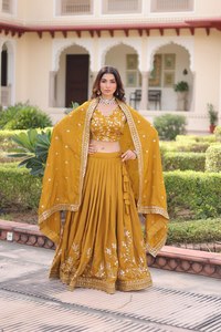 LAHENGA CHOLI DUPATTA NC VICHITRA SILK PARTY FLOWER EMBROIDERY avec des broderies florales en soie VICHITRA, ornées de sequins et de zari, pour toutes les saisons - Product Image 2