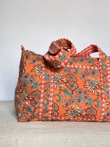 Bolsa de lona de algodón de moda con cierre de cremallera de impresión elegante On-The-Go Essentials para viajar - Product Image 4