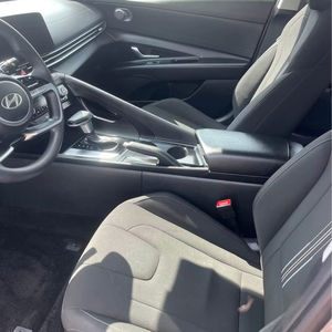 Hyundai Elantra SEL 2024, Bien Cuidado y Limpio - Product Image 6