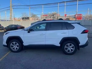 Toyota RAV4 2021 d'Occasion Soignée, Moteur Turbo, Conduite à Gauche, Sièges en Cuir et Toit Ouvrant Panoramique - Product Image 3