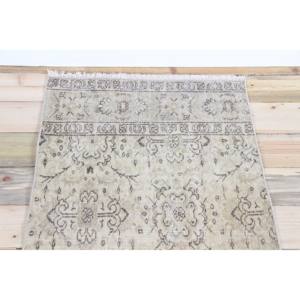 Tapis turc vintage de 2,4 x 5,6 pieds, petit tapis, tapis brun, tapis à motifs floraux - Product Image 4