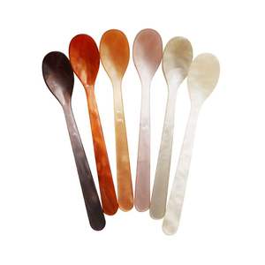 Ensemble unique de cuillères artisanales en corne de buffle avec finition lisse et savoir-faire détaillé pour une élégance rustique - Product Image 1