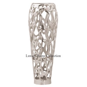Nouveau Triangle Forme Métal Durable Vase Argent Couleur Fantaisie Look Accrocheur Fleur Vase Brillant Poli Martelé Conception Fournitures - Product Image 3