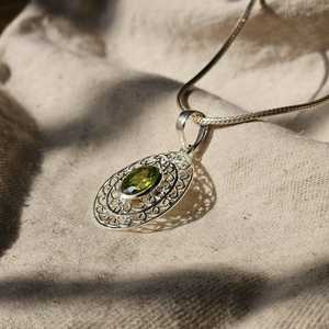 Colgante de piedras preciosas de Peridoto, joyería hecha a mano de Plata de Ley 925, collar de piedra verde elegante, regalo para mujeres y hombres - Product Image 3