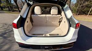 SUV EQS 580 4Matic 2023, 536 hp, Motores Eléctricos Dobles, Tracción en las Cuatro Ruedas, Equipamiento de Alta Gama - Product Image 5