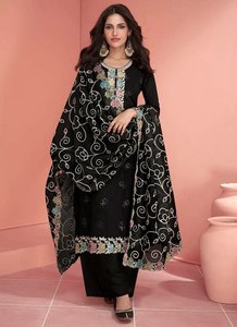 Derniers vêtements ethniques de créateur indien de haute qualité Salwar exclusif en soie avec broderie séquentielle Fournisseur de Surat - Product Image 2