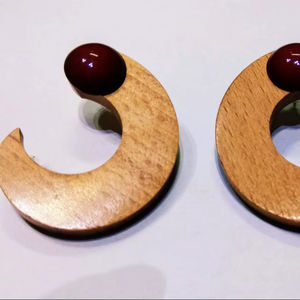 Pendientes de Resina de Diseño Moderno en Forma de Luna, Elegantes Pendientes de Cuentas de Semillas Hechos a Mano, Joyería Única de Moda, Diseño Creativo - Product Image 1