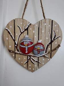 Ornements muraux de Noël en bois pour la décoration de la maison ajoutant un charme festif rustique et une touche naturelle aux intérieurs de vacances - Product Image 3