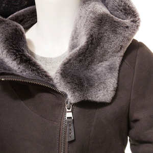 Chaqueta de Cuero para Mujer de Alta Calidad en Oferta |   Chaqueta Acolchada Impermeable Ecológica de Cuello Alto y Largo Regular, Hecha a Medida y con Acabado Bronceado - Product Image 4