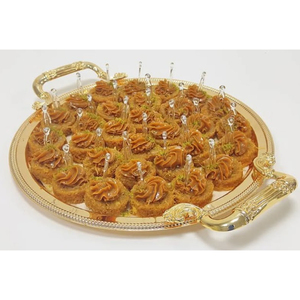 Soporte de postre para servir chocolate de diseño moderno Bandeja dorada de gran calidad con mango floral para ocasiones especiales o cualquier evento - Product Image 1
