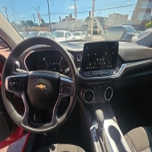 Blazer LT 2022 con Volante a la Izquierda, Asientos de Cuero y Cámara Trasera - Product Image 3