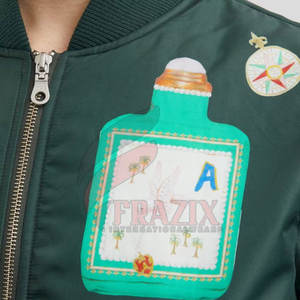 Chaqueta Bomber Ligera de Satén para Invierno con Parches Bordados de Estilo Vintage, Cuello Alto, Diseño Unisex y Parche Único - Product Image 6