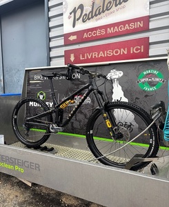 Bicicleta de Calidad 2024 Commencal META V5 OHLINS EDITION - Product Image 1