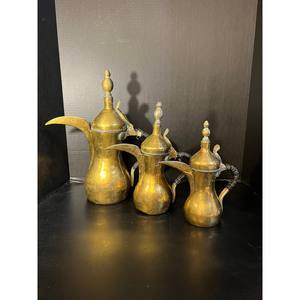 Jarra elegante hecha de metal de aspecto elegante único del diseñador más atractivo con base y mango chapados en oro del fabricante indio - Product Image 1