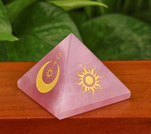 Ágata de obsidiana negra natural con diseño de pirámide dorada y plateada, decoración de pirámide de cristal curativo a la venta - Product Image 2