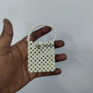 กระเป๋าคลัทช์ไข่มุกแฟชั่นคุณภาพพรีเมียม งานแฮนด์เมด จาก Tradebyd เหมาะสำหรับเป็นของขวัญในเทศกาล สายสะพายถอดได้ กันน้ำ ประดับด้วยดอกไม้ลูกปัด - Product Image 3