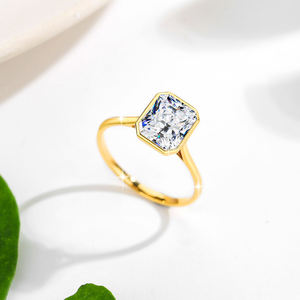 Anillo de Compromiso y Boda de Plata de Ley 925 con Moissanita de Corte Radiante de 3 Quilates, Engaste Personalizado, Moderno para Mujer - Product Image 2