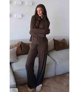 Conjunto Deportivo de Invierno para Mujer, 2 Piezas, Color Chocolate, con Capucha Bordada, Manga Larga, Tejido Acanalado de Nailon/Algodón - Product Image 1