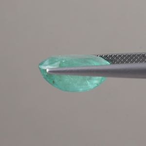 มรกตธรรมชาติรับรองโดย IGI ขายส่งพลอยเม็ดเดี่ยว 5.67 กะรัต รูปทรงวงรี 13x9 มม. สีเขียวพรีเมียม ขัดเงา/เคลือบน้ำมัน 6 มม. - Product Image 2