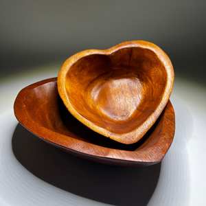 Bol coeur en bois coeur pour bol de pâte à salade fait main pièce maîtresse - Product Image 4