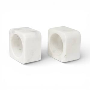 Anneaux de serviette en marbre blanc massif avec une forme cylindrique lisse de qualité supérieure pour la décoration de table formelle Unique - Product Image 3