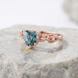 Anillo de compromiso de oro de 10 quilates con ágata musgosa en forma de corazón y detalles de diamantes en forma de infinito retorcido - Product Image 1