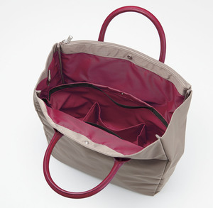 Tsuletette Sac fourre-tout blanc décontracté à 2 voies avec fermeture à bouton Conception d'éventail en papier - Product Image 6