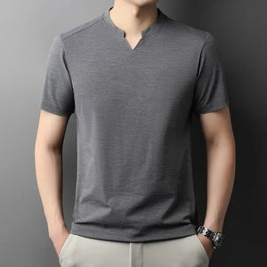 Camiseta de manga corta para hombre, estilo coreano, informal y a la moda, con cuello en V pequeño, color sólido, cómoda, versátil, para verano. - Product Image 3